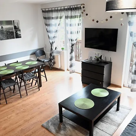 Dwupoziomowy, Duży Z Garażem I Sauną