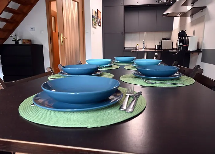 Dwupoziomowy, Duży Z Garażem I Sauną