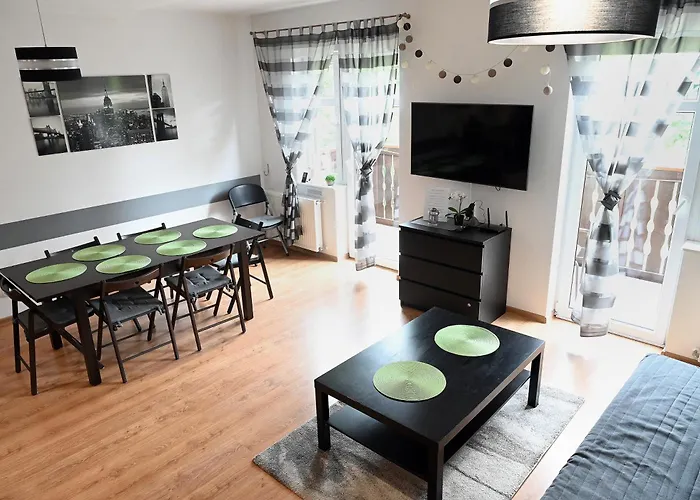 Dwupoziomowy, Duży Z Garażem I Sauną