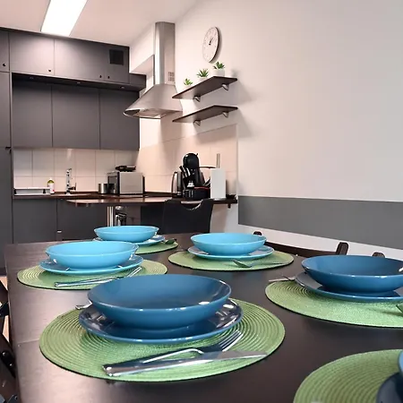 Dwupoziomowy, Duży Z Garażem I Sauną *